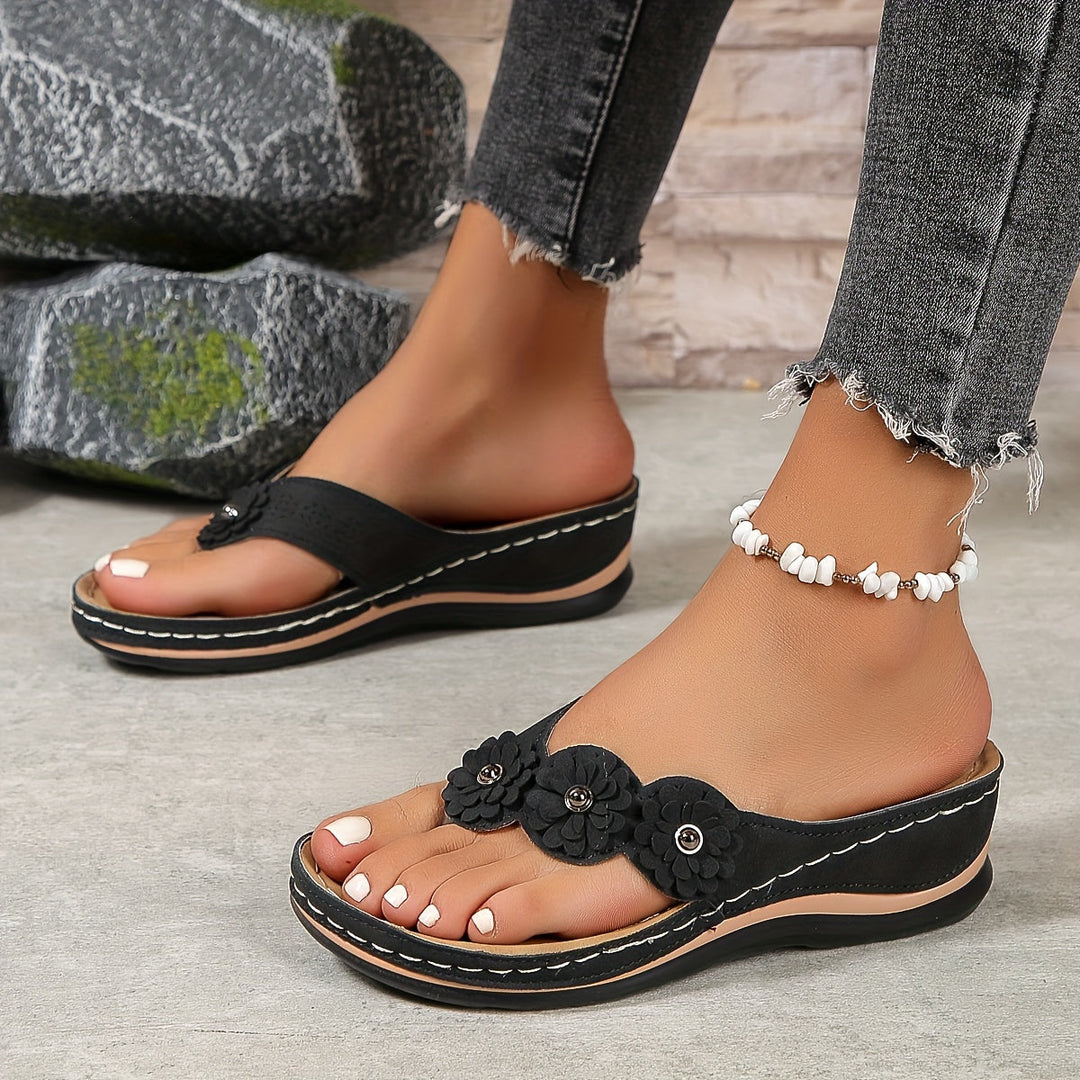 Women's Casual Summer Sandals With Floral Accent