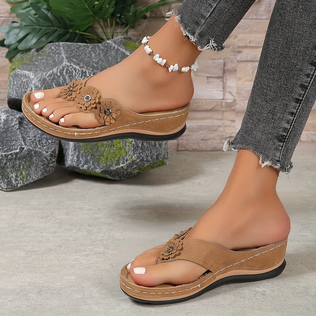 Women's Casual Summer Sandals With Floral Accent