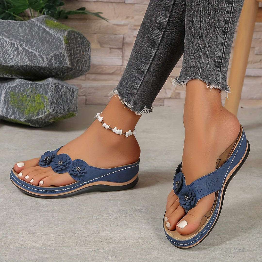 Women's Casual Summer Sandals With Floral Accent