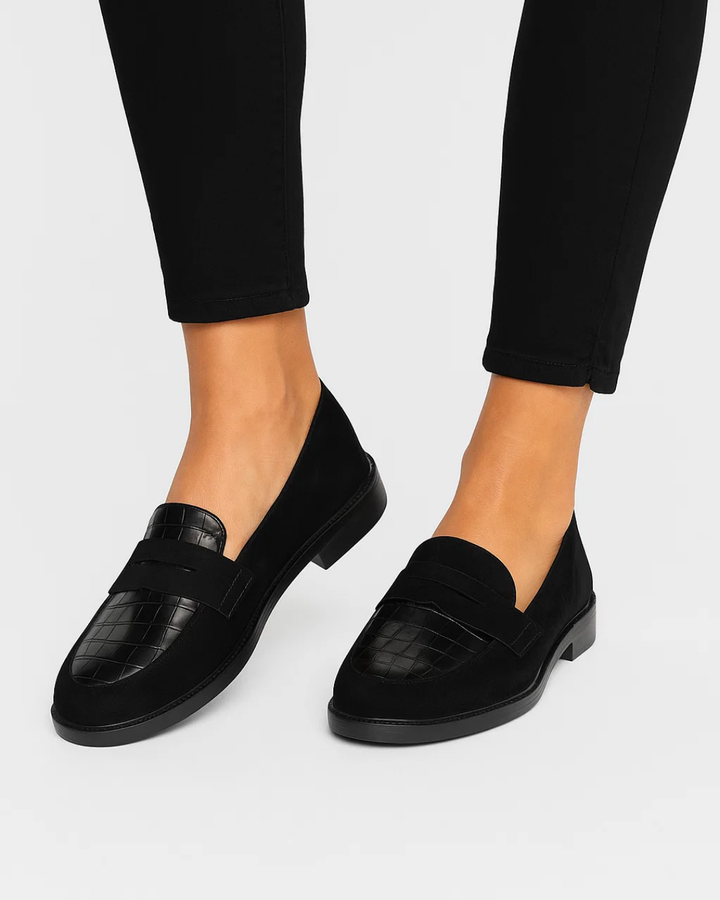 Women's Classic Moccasins With Round Toe