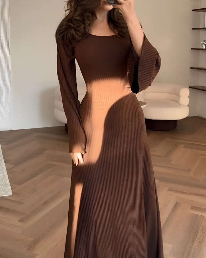 Women's Elegant Fitted Dress with Wide Long Sleeves