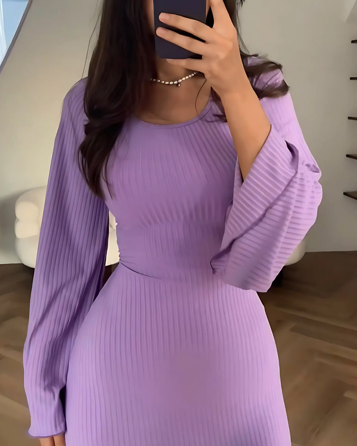 Women's Elegant Fitted Dress with Wide Long Sleeves