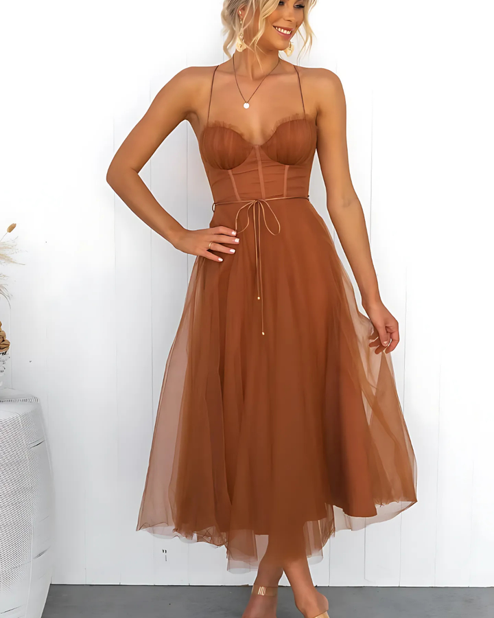 Women's Fitted Dress With Sweetheart Neckline